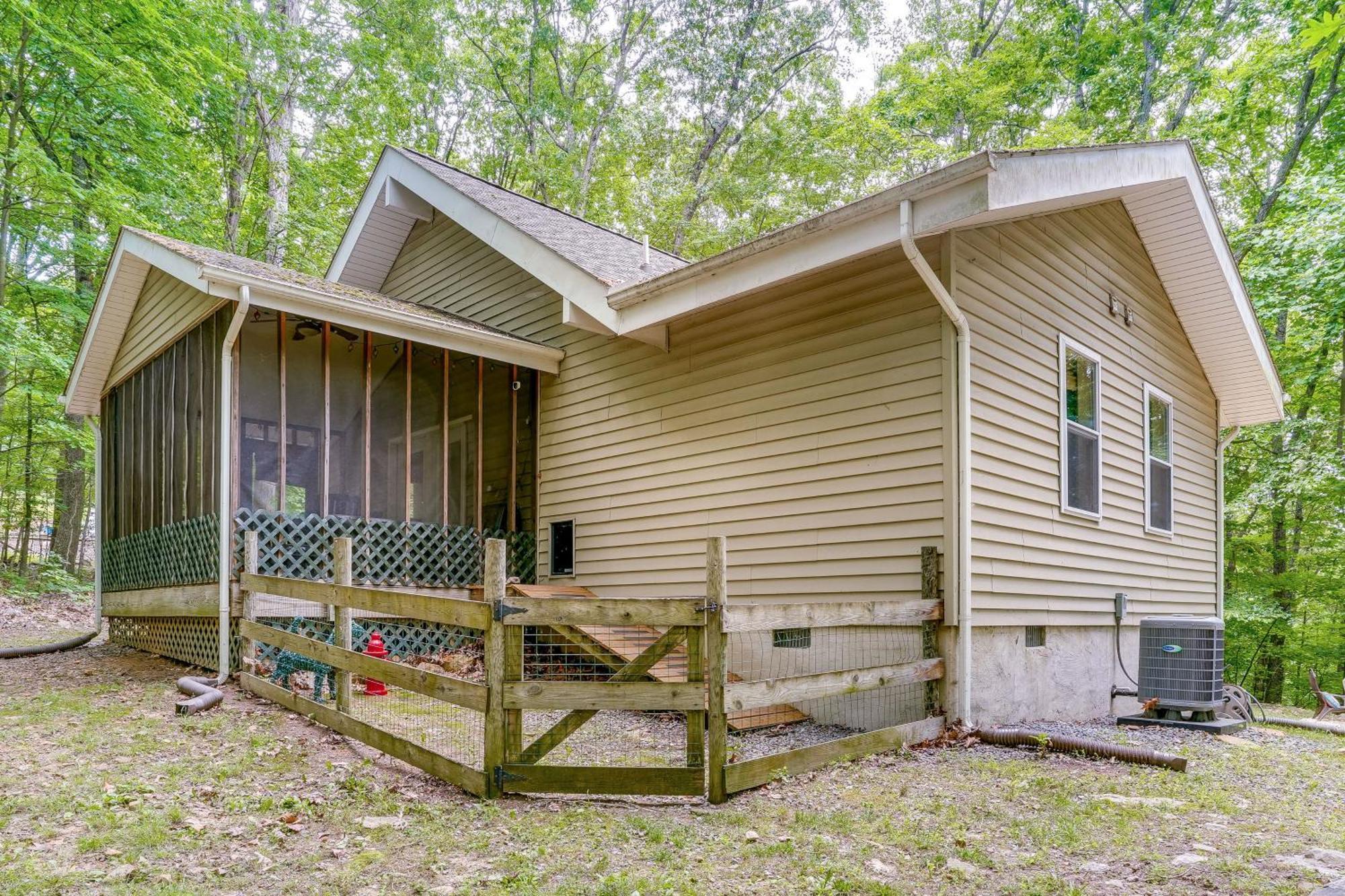 Cabin With Deck And Screened-In Porch In New Market! Kültér fotó