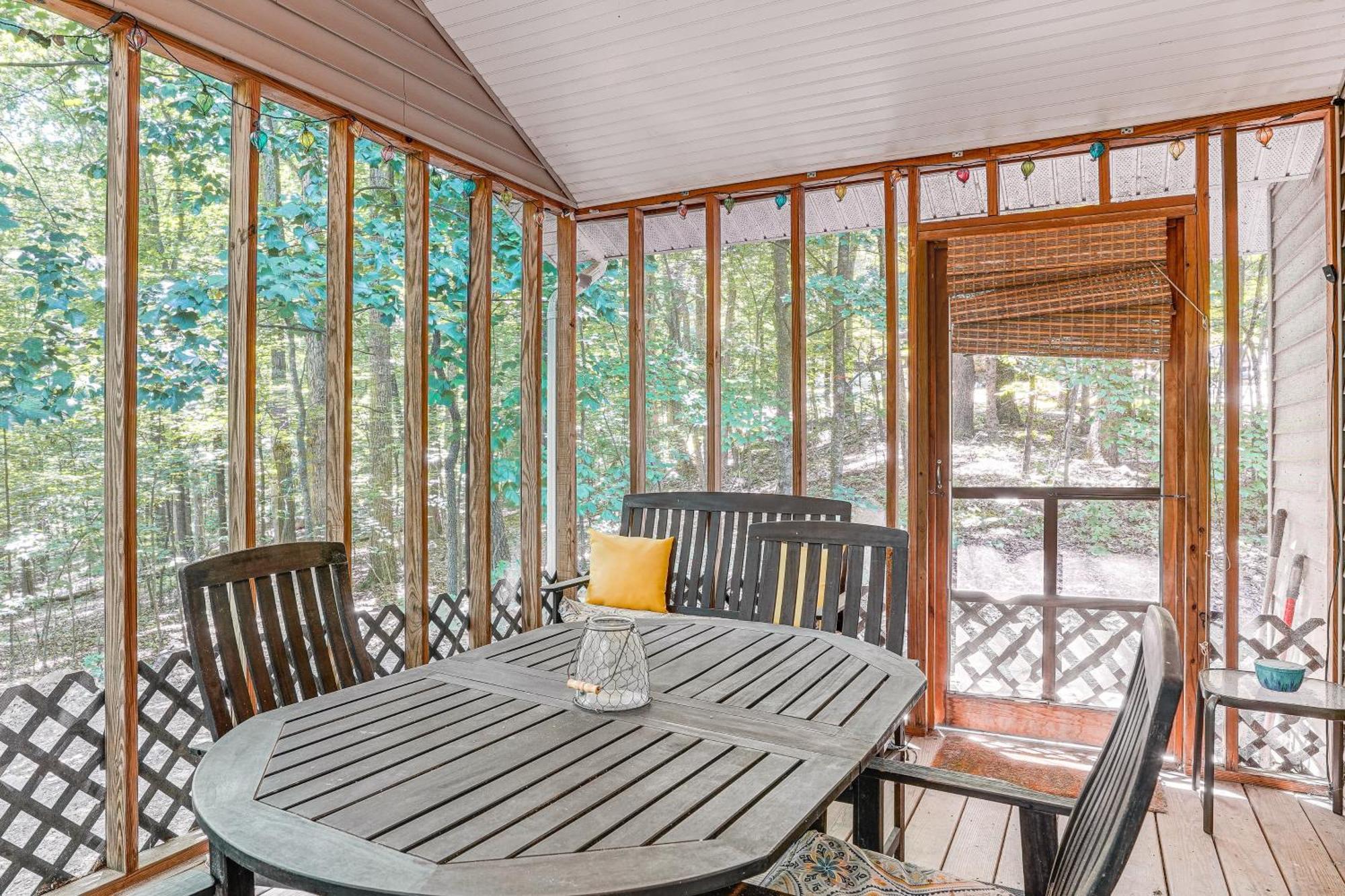 Cabin With Deck And Screened-In Porch In New Market! Kültér fotó