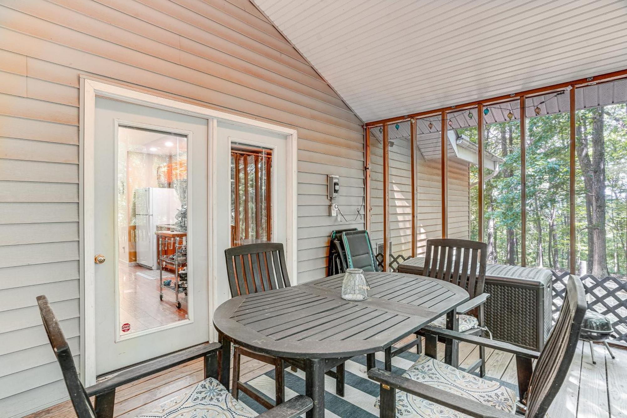 Cabin With Deck And Screened-In Porch In New Market! Kültér fotó